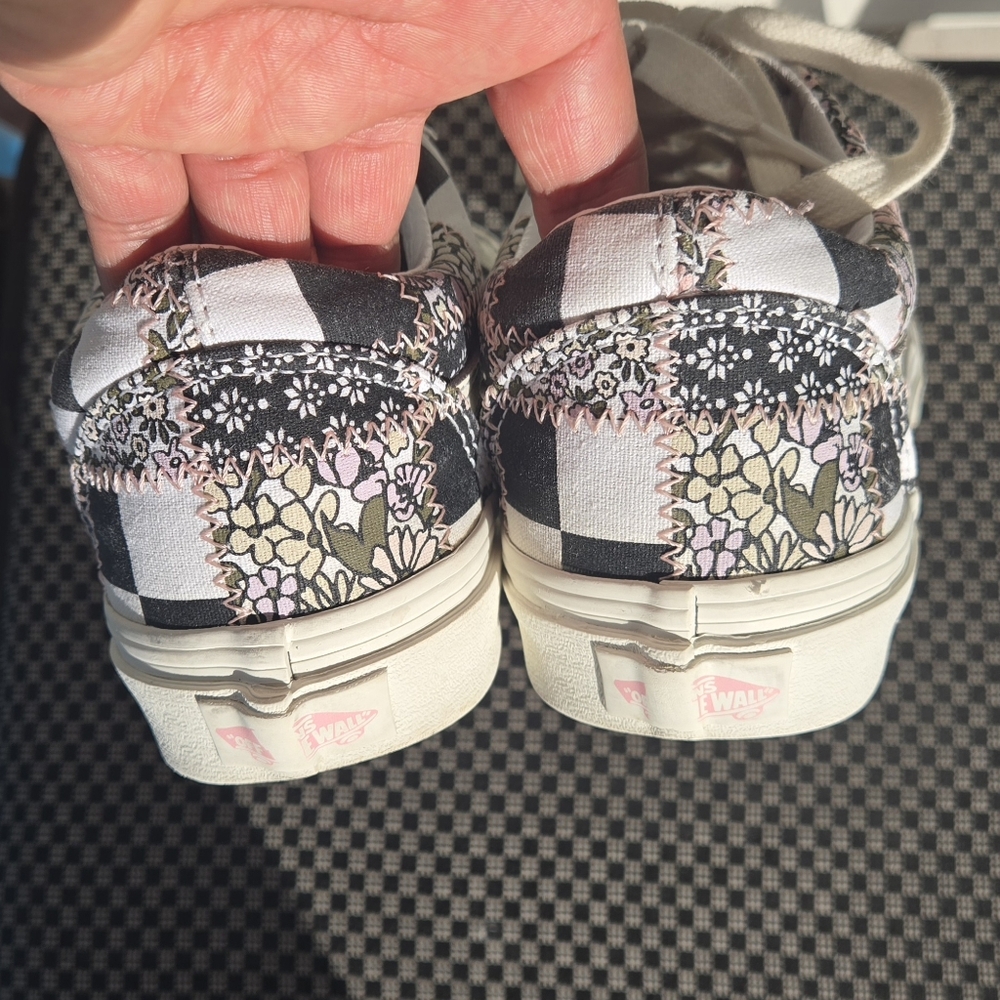 Vans Black and‎ White Speckled Sneakers Classic Skate Style - Picture 6 of 8